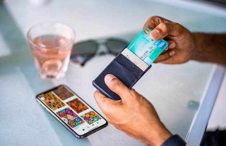 ބީއެމްއެލް އެމެކްސް ކާޑުން ވިޔަފާރިކޮށްގެން އަގު ހުރި އިނާމުތަކެއް