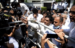 Sri Lanka's main opposition leader Sajith Premadasa (C) and parliament members shout slogans during a protest in Colombo on April 3, 2022. - Heavily armed Sri Lankan security forces blocked a march led by opposition legislators who had defied a weekend curfew to protest the island nation's worsening economic crisis on April 3, an AFP photographer at the scene witnessed. (Photo by Ishara S. KODIKARA / AFP)