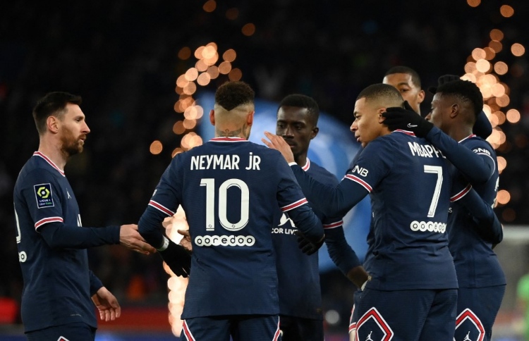 މެސީ، ނޭމާ އަދި އެމްބާޕޭގެ ލަނޑުތަކުން މޮޅުވެއްޖެ