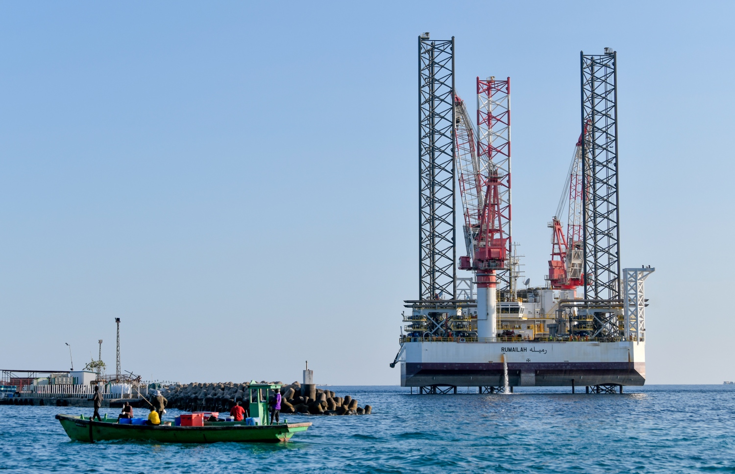 ތިލަމާލެ ބްރިޖުގެ މަސައްކަތަށް ބޭނުންކުރާ ފްލޯޓިން ޕްލެޓްފޯމެއް -- ފޮޓޯ: ނިޝާން އަލީ | މިހާރު