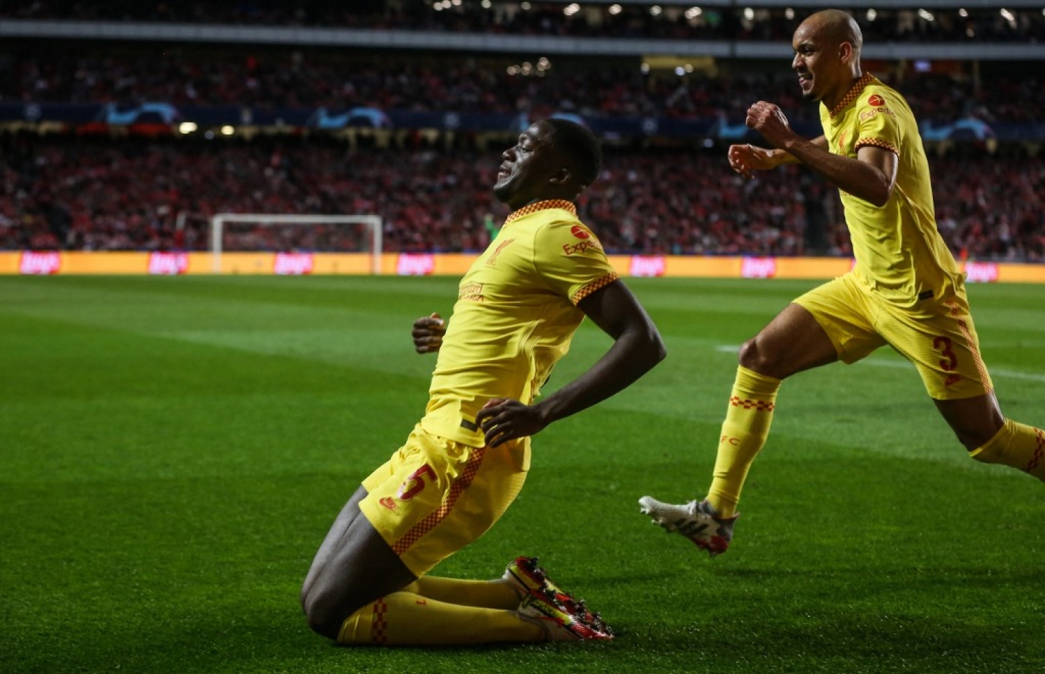 ލިވަޕޫލަށް ފުރަތަމަ ލަނޑު ޖަހައިދިނުމަށް ފަހު ކޮނާޓޭ އުފާފާޅުކުރަނީ.-- ފޮޓޯ: އޭއެފްޕީ