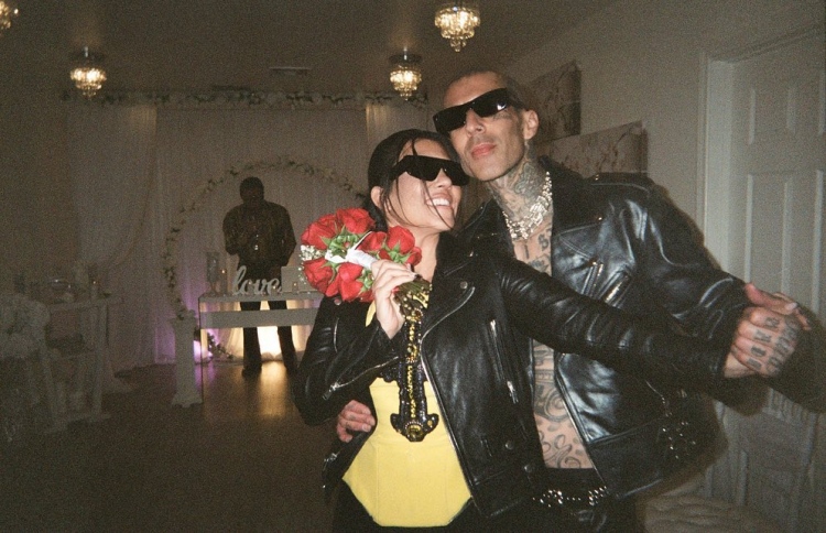 ކޯޓްނީ އާއި ޓްރޭވިސް ކައިވެނިކުރީތަ؟