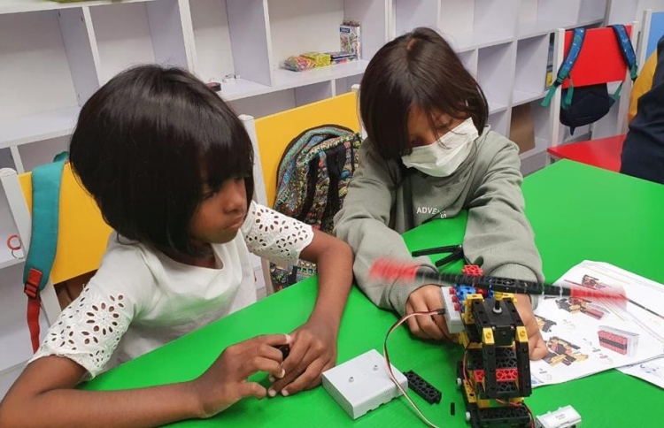 ރޮބޯތިންކުގެ ދެ ކޭމްޕް ނިންމާލައިފި