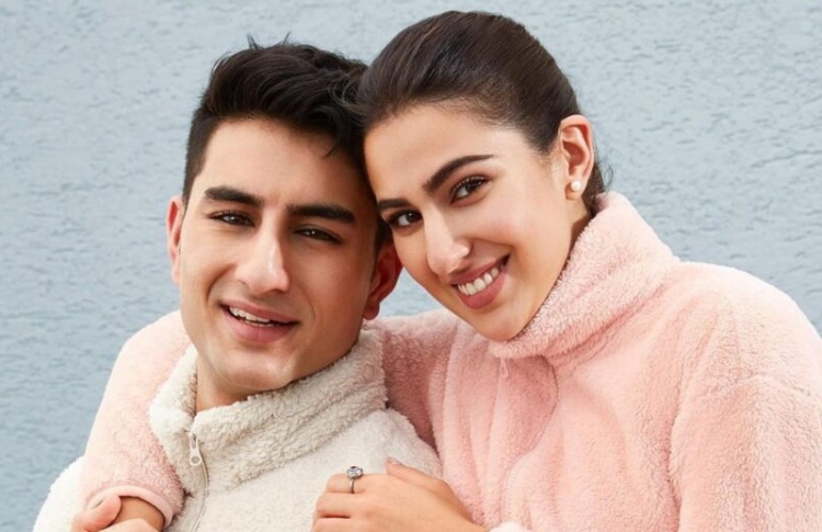 އަމްރިތާއާ ވައްތަރަސް، ސާރާގެ ހުންނަނީ ސައިފްގެ އުޅުން