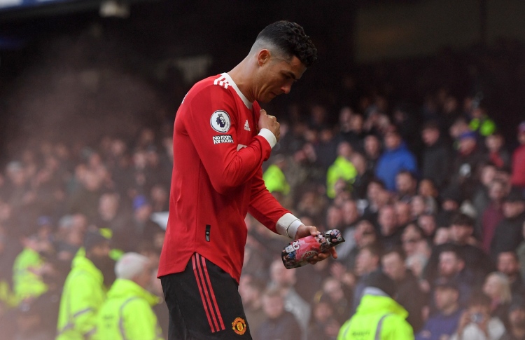 ސަޕޯޓަރުގެ ފޯނު ހަލާކުކޮށްލި ރޮނާލްޑޯގެ މައްސަލަ ބަލަނީ