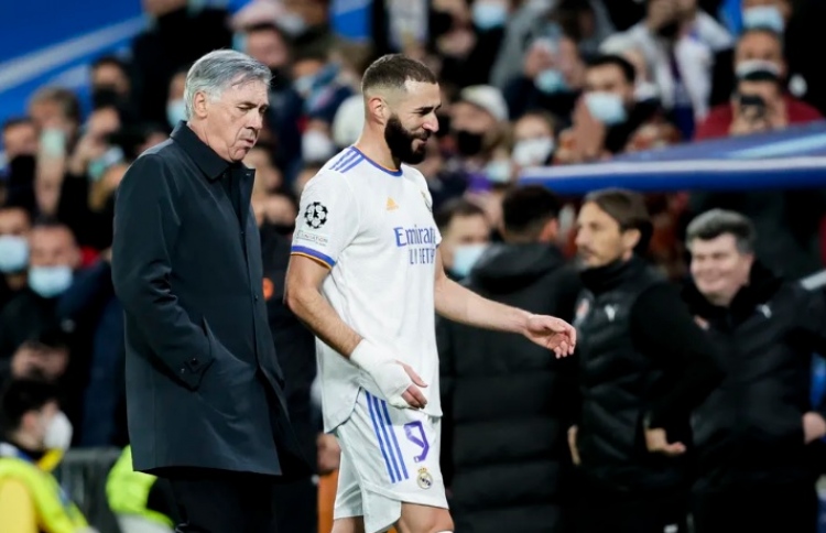 ރެއާލް ބަރޯސާ ވަނީ ބެންޒެމާގެ މައްޗަށް: އަންޗެލޮޓީ