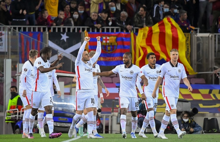 ޔޫރޮޕާ ލީގުންވެސް ބާސާ ކަޓައިފި، ފްރޭންކްފާޓް ސެމީއަށް