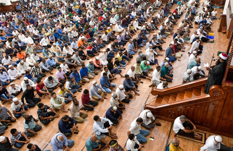 އިމާމުވެ ހުކުރު ކުރުމުގެ ހުއްދަ ދަރިވަރުންނަށް ދެނީ