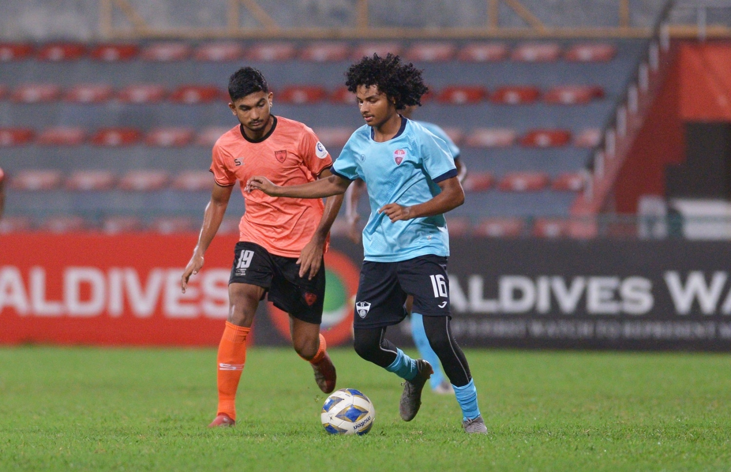 މިރޭ އީގަލްސް އާއި ޓީސީ ކުޅުނު މެޗުގެ ތެރެއިން: ލީގުގެ ފުރަތަމަ ބުރުގައި ވެސް އީގަލްސްއިން ވަނީ ޓީސީ ބަލިކޮށްފަ --- ފޮޓޯ: އެފްއޭއެމް