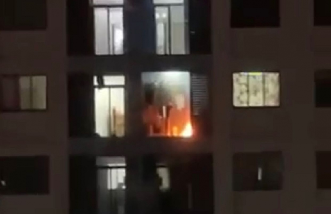 ވެއްޓުނު ސިނގިރޭޓް ފިލްޓަރުން ބެލްކަނީގައި ރޯވެފައި.