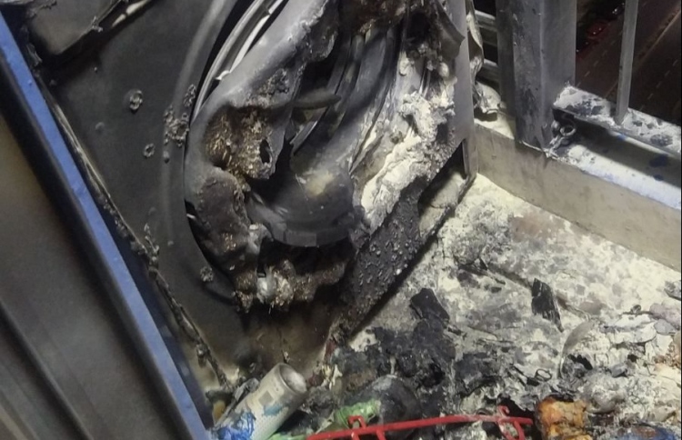 ހިޔާ ފްލެޓެއްގެ ބެލްކަނީގައި ރޯވެ ގެއްލުންވެއްޖެ