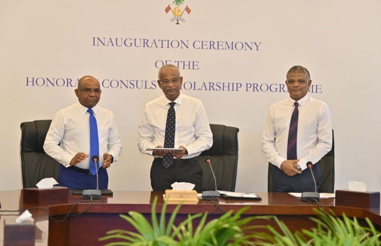 އޮނަރަރީ ކޮންސުލްސް ސްކޮލާޝިޕް އިފްތިތާހުކޮށްފި