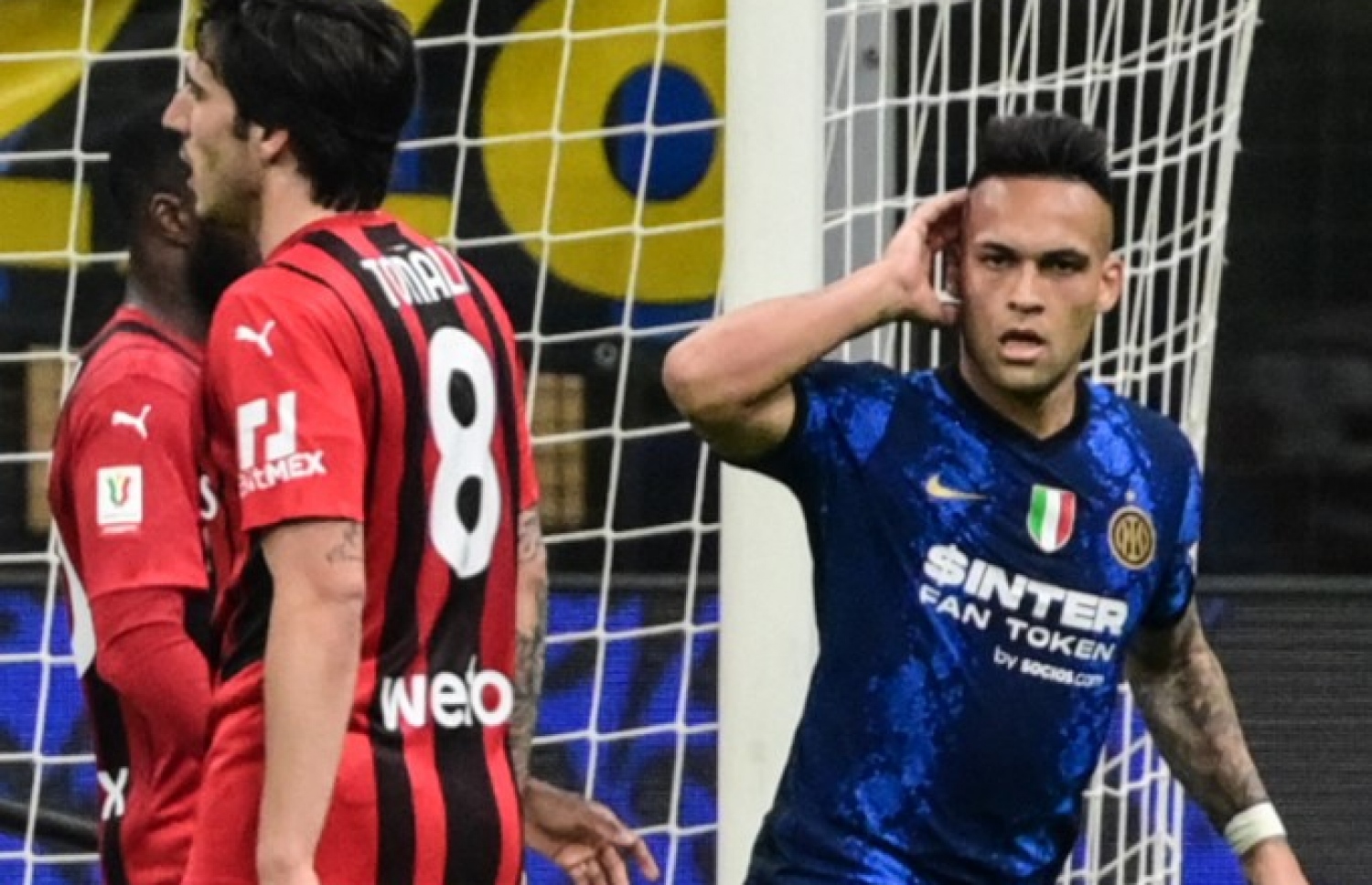 މާޓިނޭޒްގެ ދެވަނަ ލަނޑު ޖެހުމަށް ފަހު. ރޭގެ މެޗުގައި ޖެހި ދެ ލަނޑާ އެކު އޭނާ ވަނީ މި ސީޒަނުގައި އިންޓަ އަށް 19 ލަނޑު ކާމިޔާބު ކޮށްދީފައި.-- ފޮޓޯ: އޭއެފްޕީ