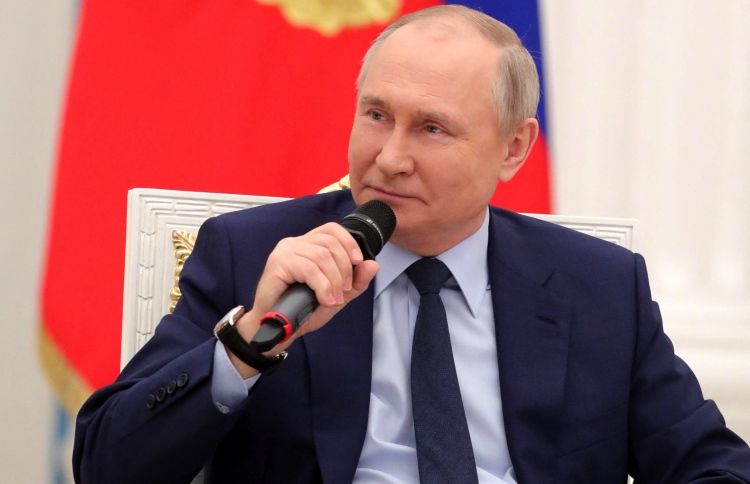 ދުޝްމަނުން ދެފަހަރަށް ވިސްނަންޖެހޭނެ: ޕުޓިން