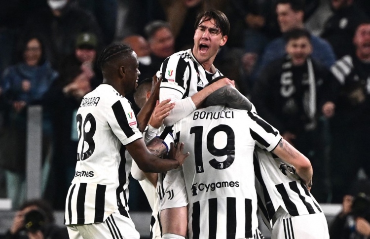 އިޓާލިއަން ކަޕް: ފައިނަލުގައި އިންޓަ އާއި ޔުވެންޓަސް