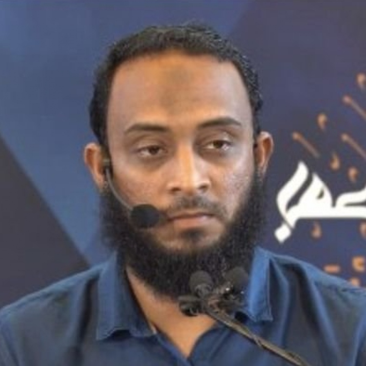 ރައީސްގެ ގަރާރާ ދެކޮޅުވި ޓީޗަރަކު ސަސްޕެންޑްކޮށްފި