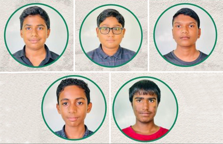 ނައިފަރުގައި ފަސް ކުދިން އިމާމުވެ ދަމުނަމާދު ކުރަނީ