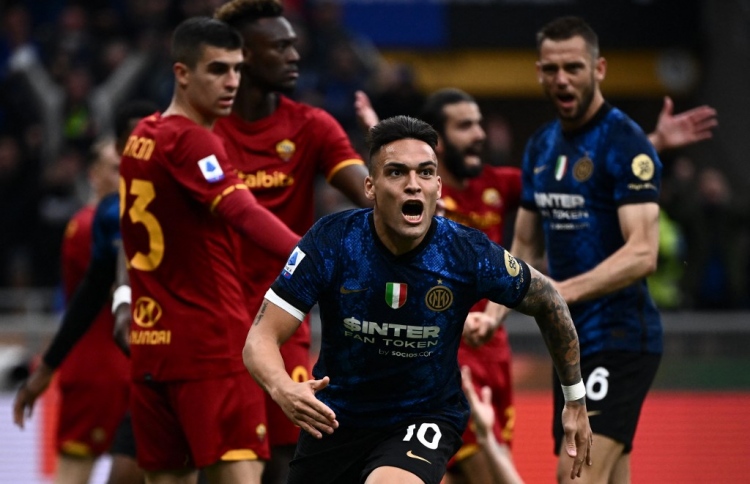 ރޯމާ ބަލިކޮށް ޗެމްޕިއަން އިންޓަ އެއްވަނައަށް