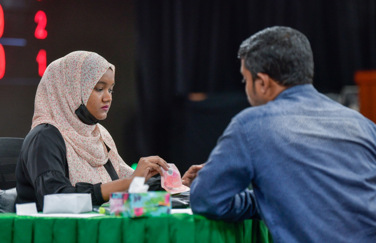 މުދަލު ޒަކާތުގެ ގޮތުގައި ފަގީރަކަށް 5،000 ރުފިޔާ