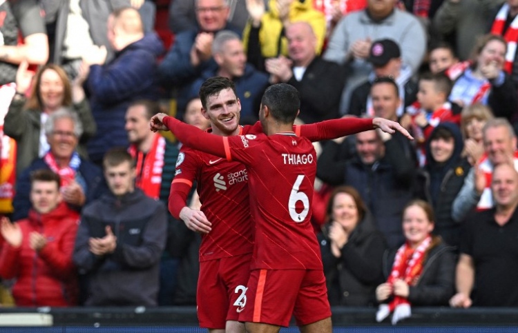 ލިވަޕޫލް އަތުން ބަލިވެ، އެވަޓަން ރެލިގޭޝަނުގައި