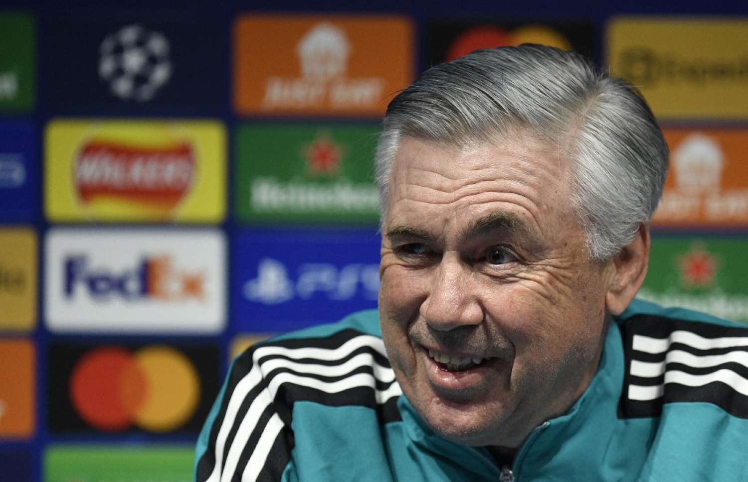 ރެއާލް މެޑްރިޑްގެ ކޯޗު ކާލޯ އަންޗެލޮޓީ މެޗުގެ ކުރިން ބޭއްވި ނޫސްވެރިންގެ ބައްދަލުވުމުގައި.-- ފޮޓޯ: އޭއެފްޕީ