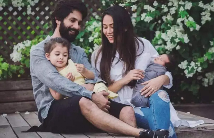 ޝާހިދު ކަޕޫރާއި އޭނާގެ އަންހެނުން އަދި ދެކުދިން--