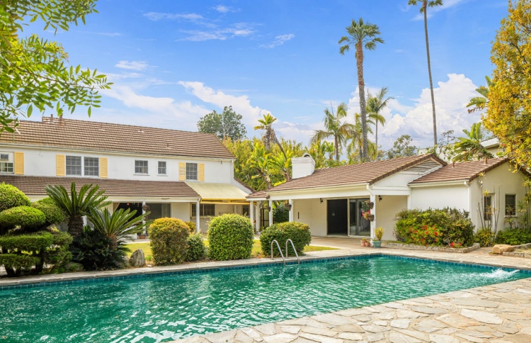 ބެޓީ ވައިޓްގެ ގެ 10 މިލިއަން ޑޮލަރަށް ވިއްކާލަނީ