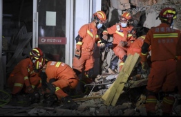 This photo taken on April 29, 2022 shows rescuers searching for survivors at a collapsed six-storey building in Changsha, central China’s Hunan province. Dozens of people were trapped under a building which collapsed in central China, officials said on April 30, as rescuers clawed through the rubble and used buzzsaws to pull several survivors free.-- Photo: CNS / AFP