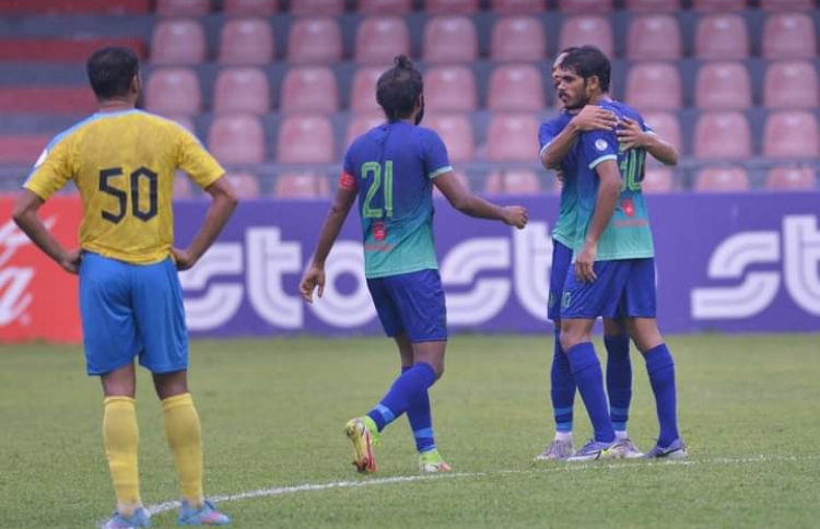 ސަސް އަތުން ބަލިވެ ވެލެންސިއާ ގަދަ ހަތަރަކުން ބޭރަށް