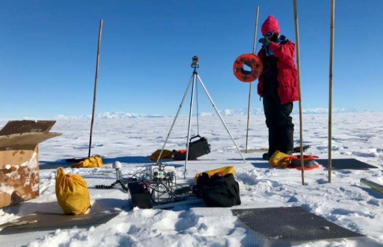 އެންޓާޓިކާގެ ގަނޑުފެނުގެ ދަށުން ފެންގަނޑެއް!