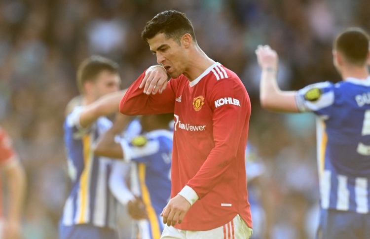 ޔުނައިޓެޑަށް ގަދަ ހަތަރެއްގެ ދޮރު ބަންދުވެއްޖެ