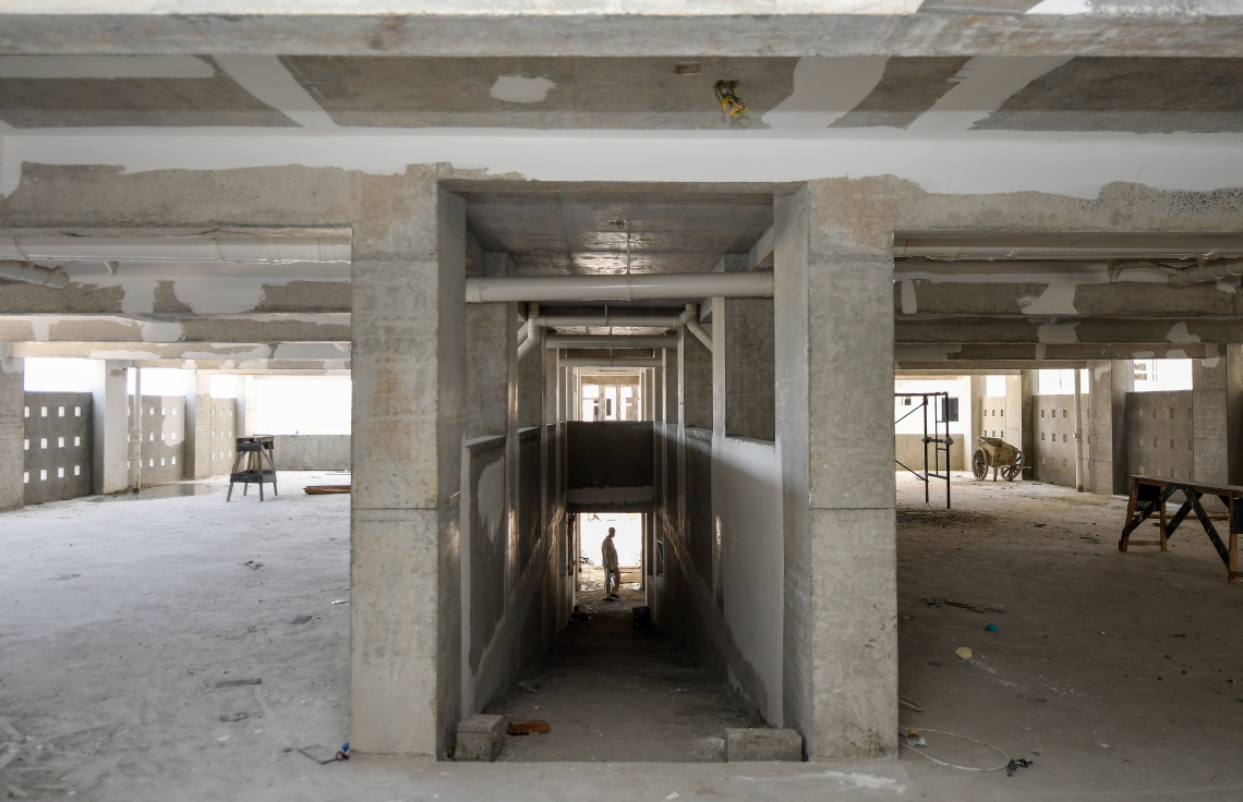 ސްޓެލްކޯ ފްލެޓްތަކުގައި ދިރިއުޅޭ މީހުންގެ ވެހިކަލްތައް ޕާކް ކުރުމަށް ހާއްސަ ކޮށްފައިވާ ފުރަތަމަ ފްލޯ: ދެ ޓަވަރުގައި ވެސް ގްރައުންޑާއި ފުރަތަމަ ފްލޯ ހާއްސަކުރީ ޕާކްކުރުމަށް.--- ފޮޓޯ: ފަޔާޒު މޫސާ | މިހާރު