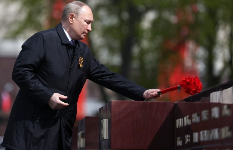 ޔޫކްރޭނަށް އަރަންޖެހުނީ، ނޭޓޯ ފުޅާކުރަމުންދާތީ: ޕުޓިން