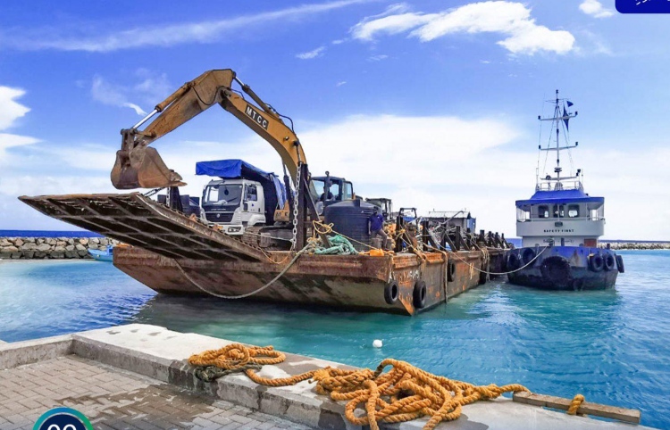 ގައްދޫ ބަނދަރުގެ މަސައްކަތަށް ތަކެތި ގެންގޮސްފި