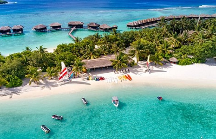 ޔުނިވާސަލްގެ ހިއްސާ އޮތް ދެ ރިސޯޓެއް ވިއްކާލަނީ