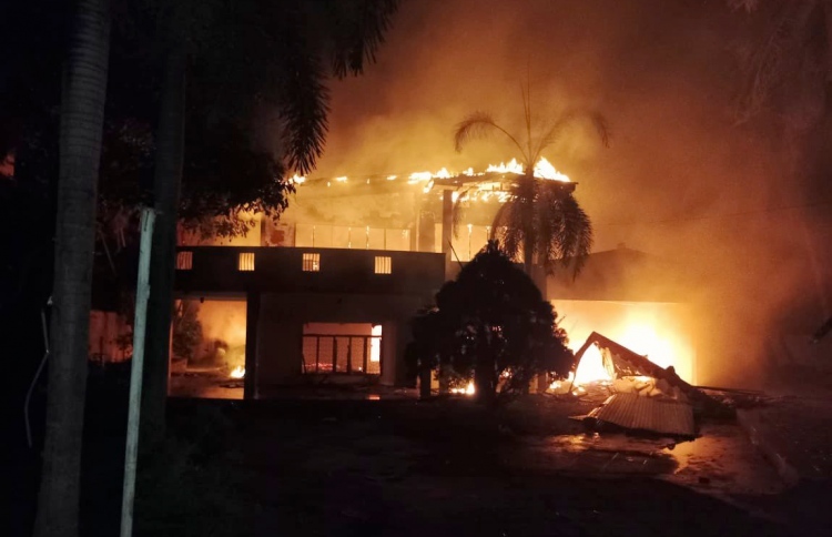 ރާޖަޕަކްސަގެ ދެ ގެއަކާއި އެތަންމިތަނުގައި ހުޅުޖަހައިފި