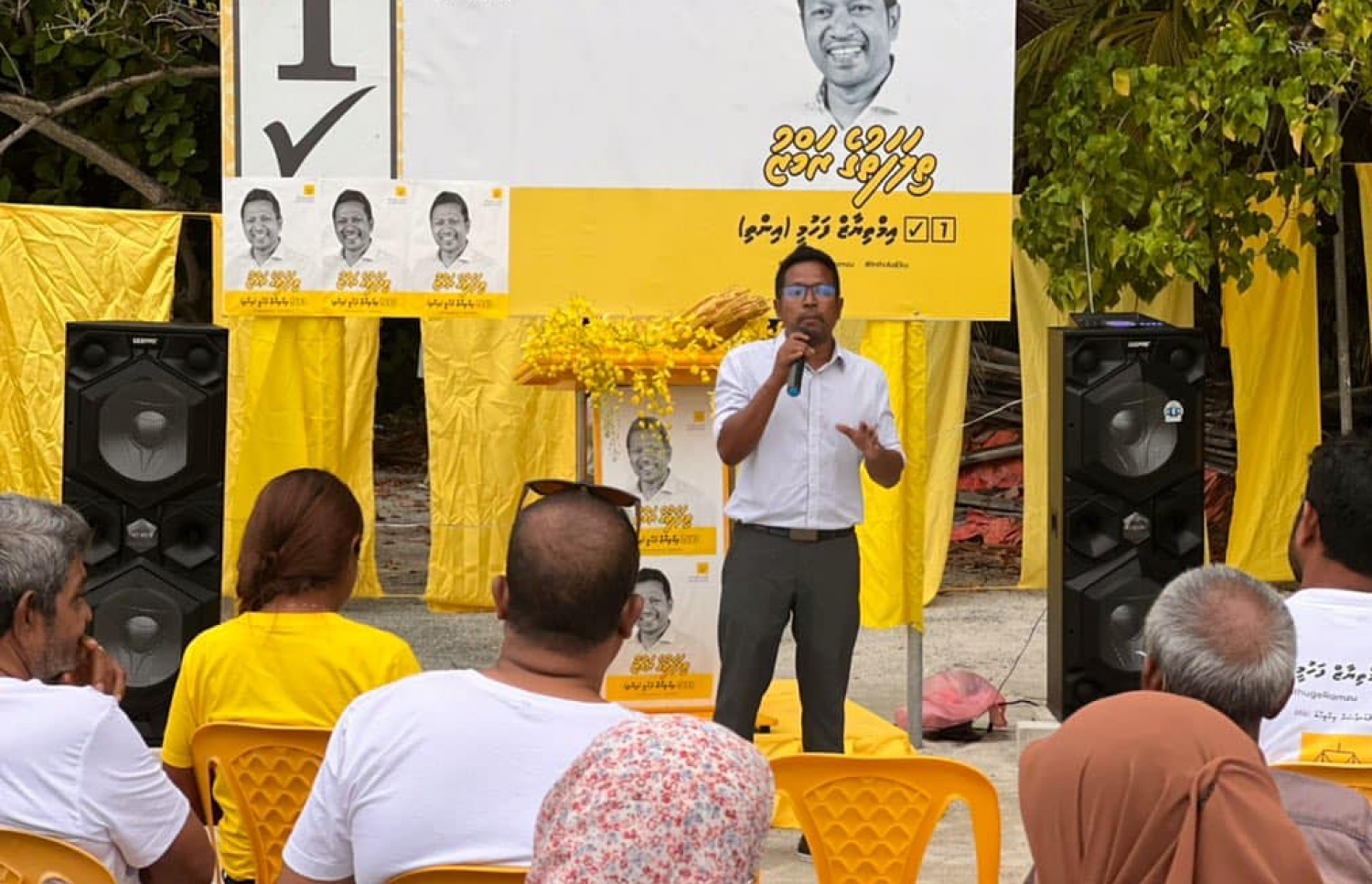 ކެމްޕޭންގައި އިންތިގެ މެސެޖުތައް ސަޕޯޓަރުންނާ ހިއްސާކޮށްދެއްވަނީ: ހުރިހާ ރަށްތަކަށް ވަޑައިގެން ތާއީދު ހޯއްދެވުމުގެ މަސައްކަތް ކުރެއްވި.