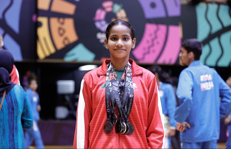 ދެވަނަ ރިހި މެޑަލް، ދެން އޮތީ ރަނަށް ކުރެވޭ އުންމިދު