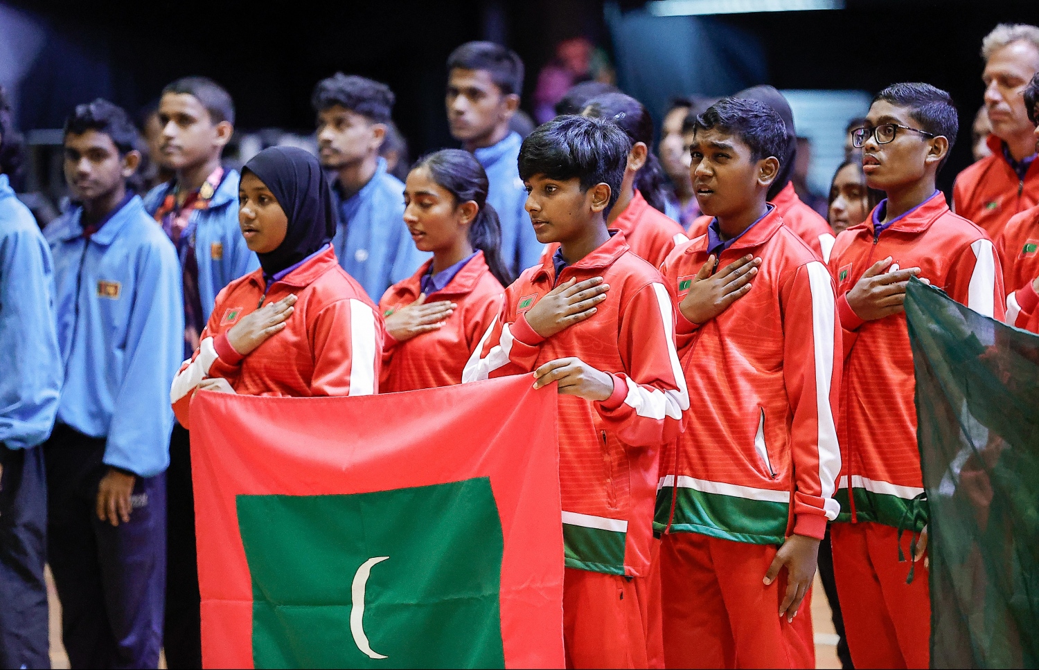 ރާއްޖޭގައި އިއްޔެ ނިމިގެން ދިޔަ ދެކުނު އޭޝިއާގެ ޖޫނިއާ އަދި ކެޑޭޓް ޓޭބަލް ޓެނިސް ޗެމްޕިއަންޝިޕްގައި ވާދަ ކުރި ރާއްޖޭގެ ބައެއް ކުޅުންތެރިން: ޓީމު އިވެންޓްގައި ޓީމު ހޯދި ކުރިއެރުމާ މެދު ޓީޓީއޭއެމުން ހިތްހަމަ ޖެހޭ --- ފޮޓޯ: ނިޝާން އަލީ | މިހާރު