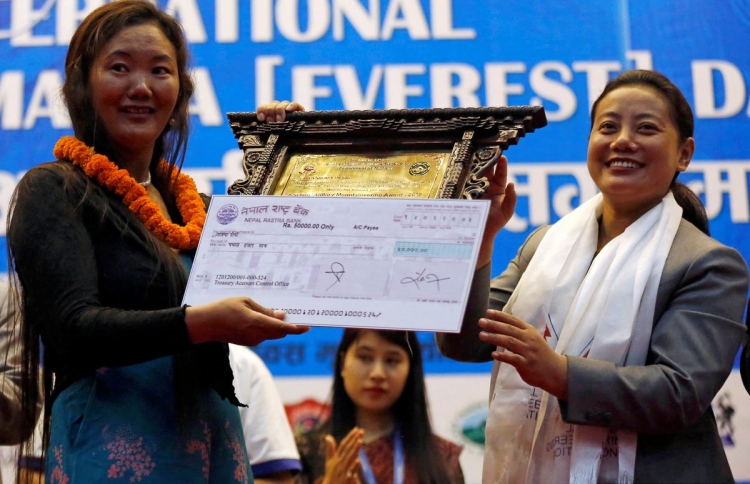 10 ފަހަރަށް އެވަރެސްޓަށް އަރައިގެން ރިކޯޑް އާކޮށްފި