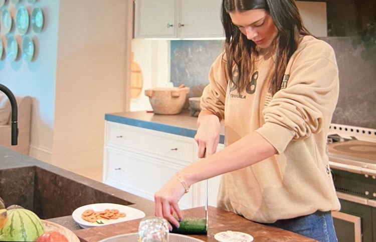 ކެންޑަލް އަށް ކިއުކަމްބާ ކޮށާކަށް ނޭނގޭ