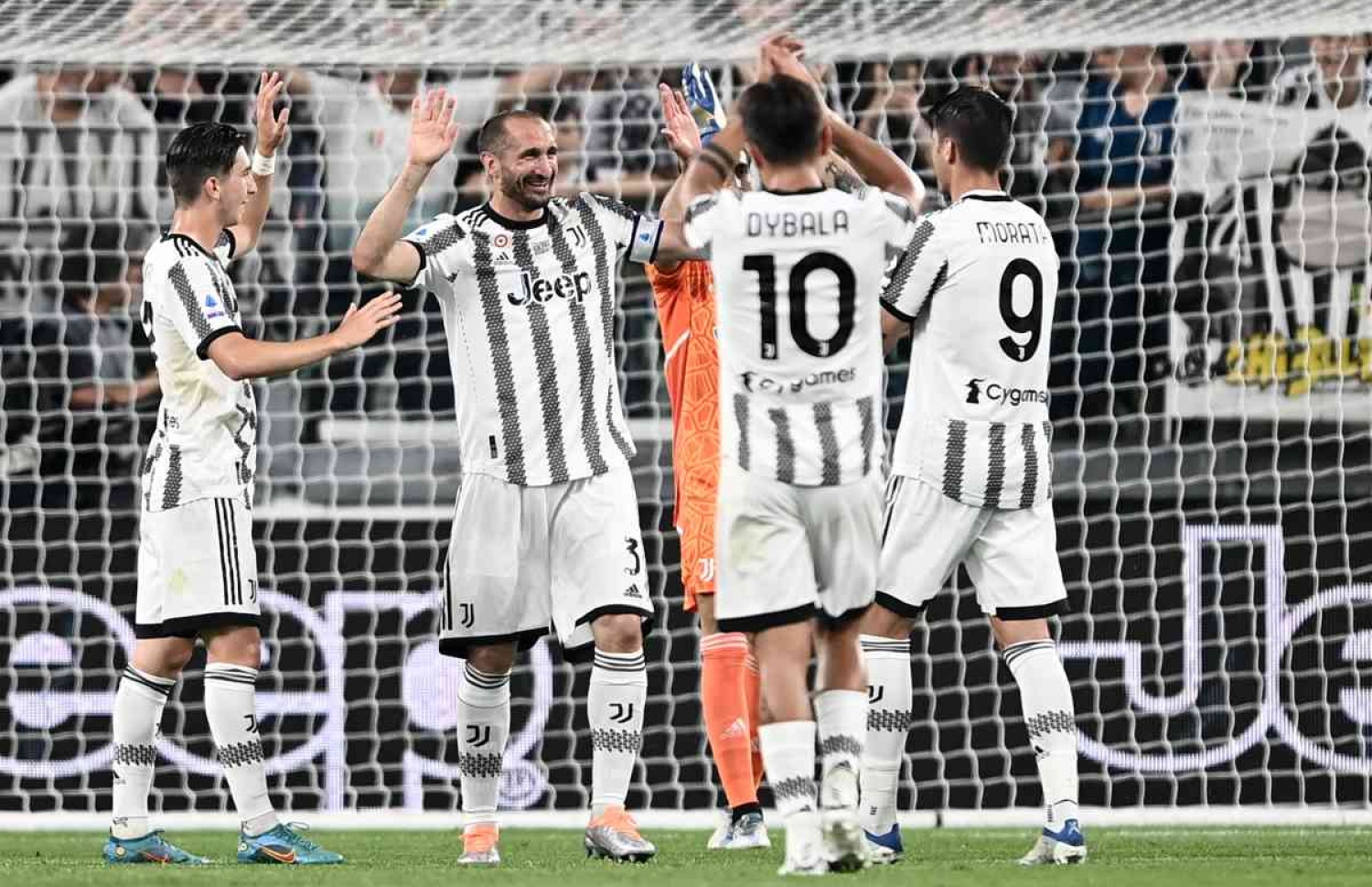 ކިއެލީނީ މެޗުގެ 17 ވަނަ މިނިޓުގައި ބަދަލުކުރަނީ.--