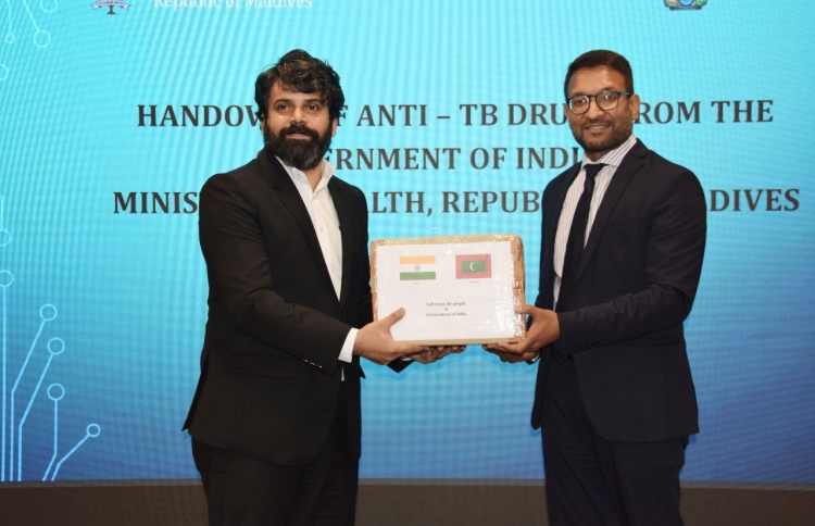 ރާއްޖެއަށް 27،000 ޓީބީ ބޭސް ގުޅަ ހަދިޔާކޮށްފި