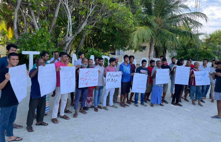 ވ. ތިނަަދޫގައި މިސްކިތެއް ނެތިގެން އިހުތިޖާޖު ކޮށްފި