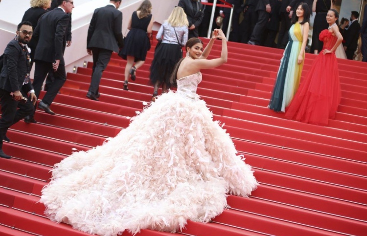 ޕޫޖާ ލާން އުޅުނު ހެދުންތައް ގެއްލިއްޖެ