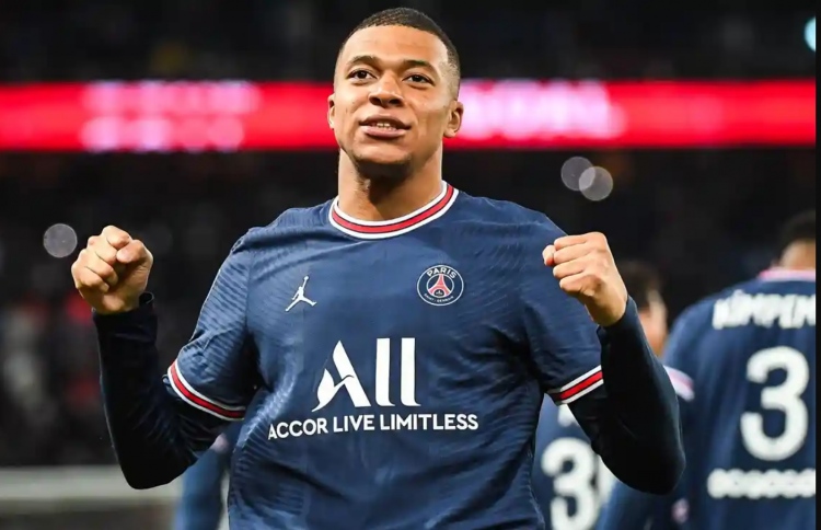 ރެއާލްއަށް ނޫނެކޭ ބުނެ އެމްބާޕޭ ޕީއެސްޖީގައި މަޑުކޮށްފި