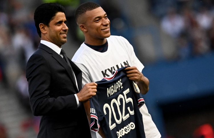 ކޮންޓްރެކްޓް އާ ކުރުމަށްފަހު ހެޓްރިކާއެކު ރަން ބޫޓް