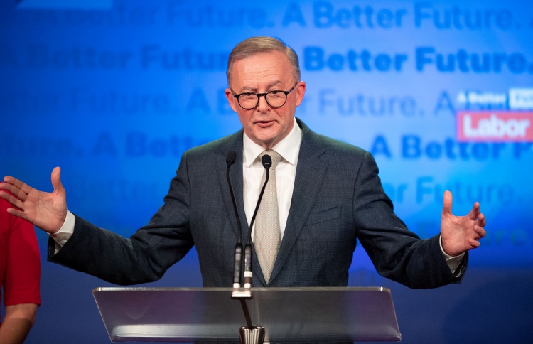 އޮސްޓްރޭލިޔާ، އިނގިރޭސި ތަޚުތާ ވަކިވާން ވޯޓެއް ނަގަނީ