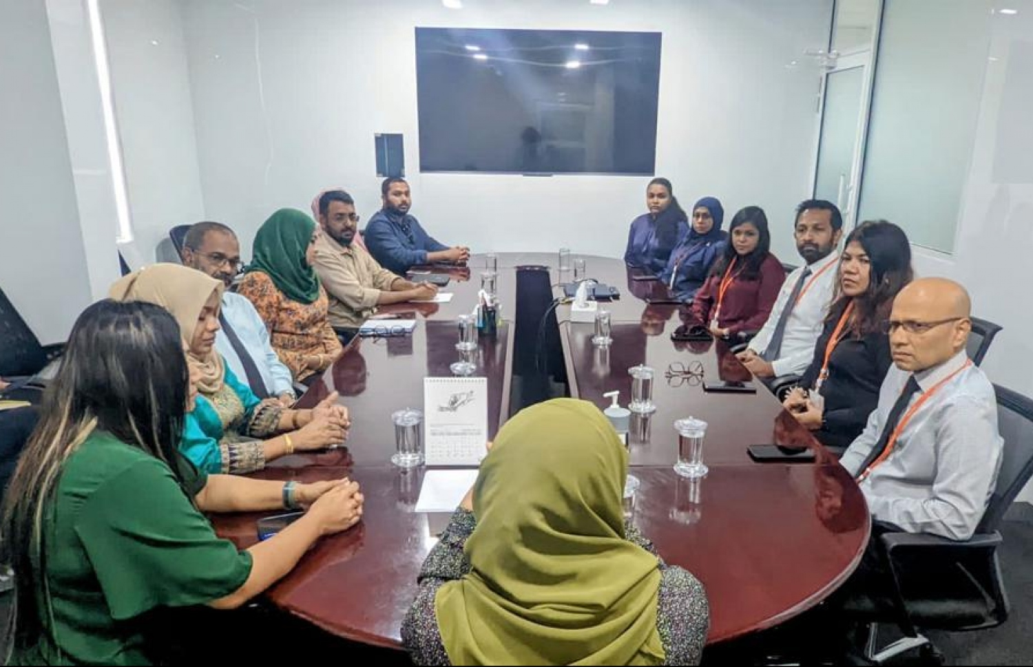 ދިރާގާއި ޖެންޑާ މިނިސްޓްރީގެ ބައްދަލުވުން ކުރިއަށްދަނީ. -- ފޮޓޯ: ދިރާގު