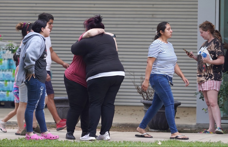 ޓެކްސަސްގެ ސްކޫލެއްގައި ބަޑިޖަހައި 19 ކުދިން މަރާލައިފި